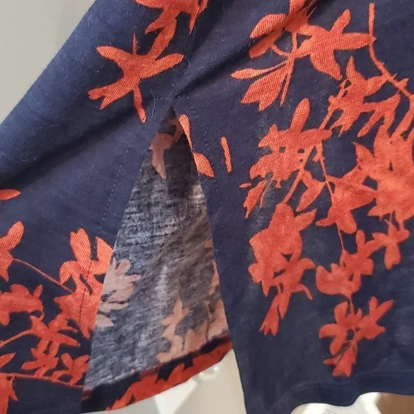 Vibrant Navy floral tunic (NWT) - Picture 3 of 4
